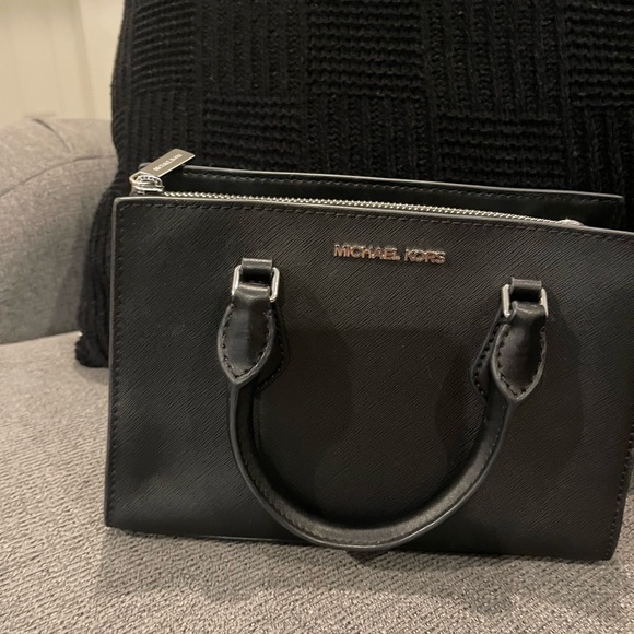 Michael Kors Elegant Black Satchel - Picture 1 of 9